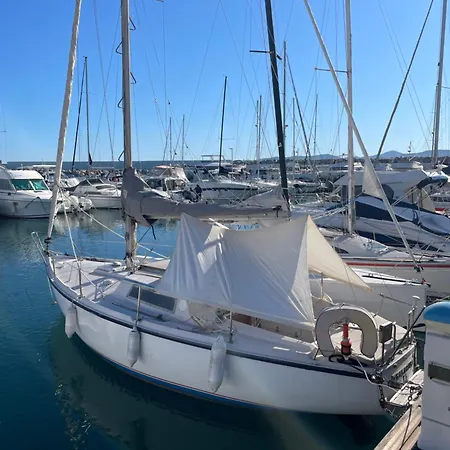 Yacht Galarne Hotel na wodzie